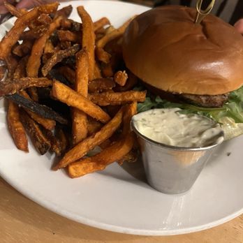 Island Lava Java - Grilled Fish Sandwich with sweet potato fries - American Near Me - Kailua Kona, Hawaii