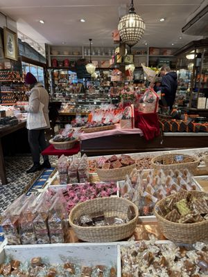 À la Mère de Famille by null