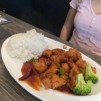 Fulin's Asian Cuisine - General Tso's Chicken + white rice - Asian Fusion Near Me - Ooltewah, Tennessee