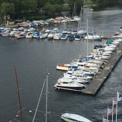 Rålambshovsparken - Utisikten från Västerbron ner till Rålambshovsparken och sommarkänslan lever fortfarande kvar när båtarna finns i.
