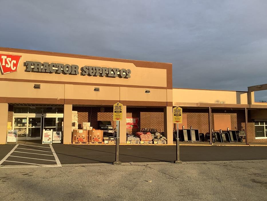 TRACTOR SUPPLY Updated September 2024 1038 Latrobe 30 Plz, Latrobe
