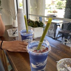Obsessed with the vanilla sky smoothie or whatever it's called!