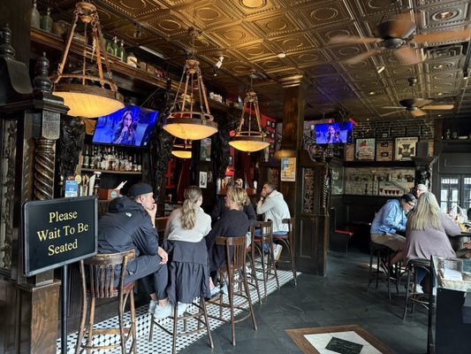 Hibernian Irish Pub & Restaurant by null