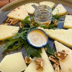 Terrazza delle Sirene - Pubic Hair spread over cheese tray!