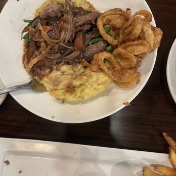 Houlihan's - Pot roast - Bars Near Me - Dubuque, Iowa