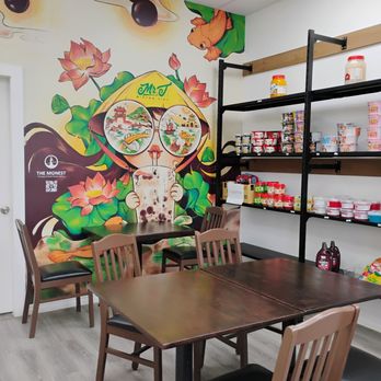 Mr T Bistro Viet - Inside the restaurant - Vietnamese Near Me - Laval, Quebec