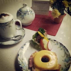 Cafe Hügel - Charnantes kleines Café, etwas versteckt, aber mit Prädikat empfehlenswert.  Demnächst mehr.