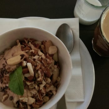 Daluma - Buchweizen Porriage mit Nuss-espresso - Juice Bars & Smoothies Near Me - Berlin, BE