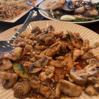 Dragon's Arch - Garlic Chicken - Noodles Near Me - Walnut Creek, California