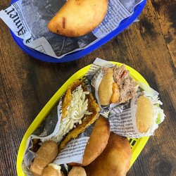 Chamo Bites - Chamo Bite Sample Platter, Empanada de jamón y queso