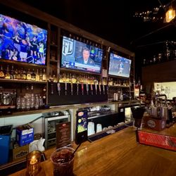 Dom's Dive Bar - Bar