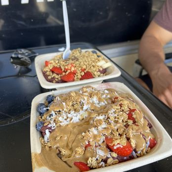 Sweet Citrus Burlingame - Classic bowl with almond butter - Juice Bars & Smoothies Near Me - Burlingame, California Sweet Citrus Burlingame - Classic bowl with almond butter - Juice Bars & Smoothies Near Me - Burlingame, California