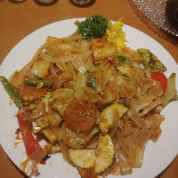 Baiyoke Thai Bistro - Drunken noodles with shrimp. (no spice) - Thai Near Me - Venice, Florida