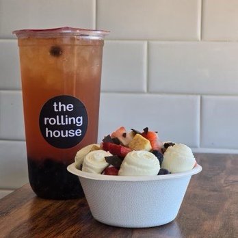 The Rolling House - Strawberry Fruit tea with boba - Ice Cream & Frozen Yogurt Near Me - San Pablo, California