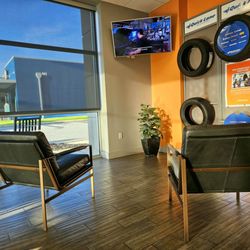 Quick Lane at Bill Jarrett Ford - Comfortable chairs, TV, WiFi, and free coffee = a pleasant wait!