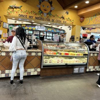 El Bolillo Bakery - The front door look at all that pan the Dulce - Desserts Near Me - Houston, Texas El Bolillo Bakery - The front door look at all that pan the Dulce - Desserts Near Me - Houston, Texas