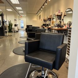 The Mane Hair Loft - Stylist stations