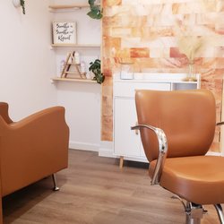 Vida Salt Room - The Hair Studio at VIDA.
Hair services by owner, Claudia.
Find her work on Instagram, yelp, and facebook as @LOVELYDISGUISES