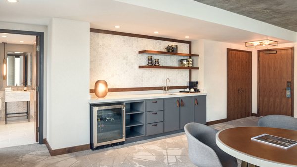 the DOUGLAS, Autograph Collection by null