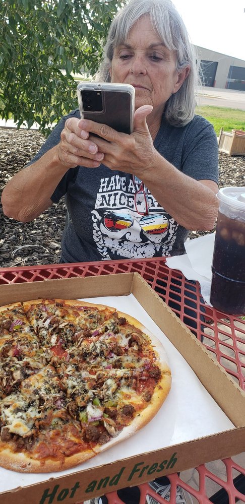 The Bread Barn Pizzeria Logo