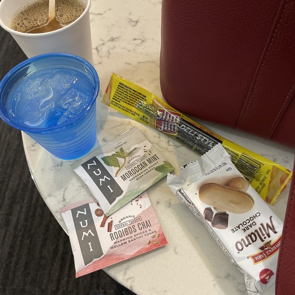 United Club - Refreshments - Airport Lounges Near Me - Dulles, Virginia