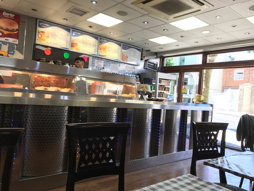 TRAWLERMAN FISH BAR Updated June 2024 45 Central Arcade, Saffron