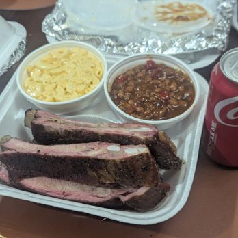 Brothers Bootleg BBQ - Ribs with a side of baked beans and Macaroni and Cheese - Barbeque Near Me - Tallassee, Alabama
