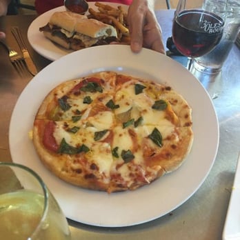 Les Bourgeois Vineyards - Pizza - Wineries Near Me - Rocheport, Missouri Les Bourgeois Vineyards - Pizza - Wineries Near Me - Rocheport, Missouri