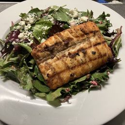 Grilled Salmon Salad