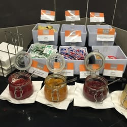 Holiday Inn Express Airport - Breakfast