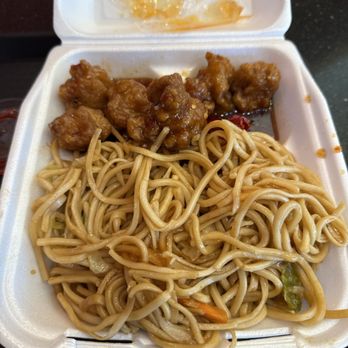 Cathay Chinese Food - Lo Mein and Spicy Garlic Chicken - Chinese Near Me - Winchester, California