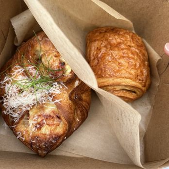 Petitgrain Boulangerie - Jambon y Gruyère croissant - Bakeries Near Me - Santa Monica, California Petitgrain Boulangerie - Jambon y Gruyère croissant - Bakeries Near Me - Santa Monica, California