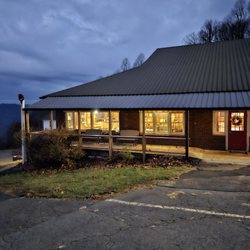 Big Lynn Lodge - Lodge lobby