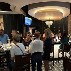 Michael's On East - Happy Hour in the Michael's On East Lounge