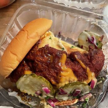 Dave's Hot Chicken - Chicken Shop Near Me - Brooklyn, New York