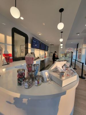 Bombshell Treat Bar by null