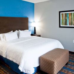 Holiday Inn Express Kenedy - Guest room
