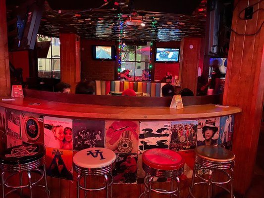 Barney's Beanery by null