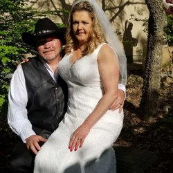 Oak Crest Cottages and Treehouses  - Is she heavy?