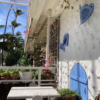Cream Pot - Outside seating - Breakfast & Brunch Near Me - Honolulu, Hawaii Cream Pot - Outside seating - Breakfast & Brunch Near Me - Honolulu, Hawaii