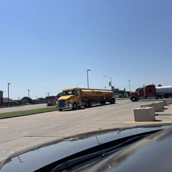 Love's Travel Stop - Parking Near Me - Ellis, Kansas
