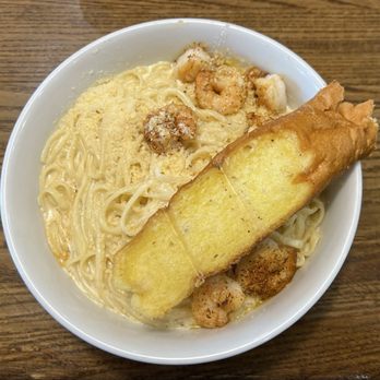 Johnny's Farm House - Fettuccine Alfredo with shrimp and garlic bread. - Chicken Shop Near Me - Concord, North Carolina Johnny's Farm House - Fettuccine Alfredo with shrimp and garlic bread. - Chicken Shop Near Me - Concord, North Carolina