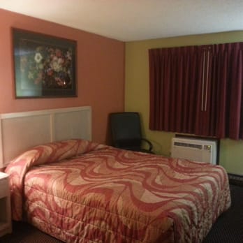 Rodeway Inn Willamette River - Bed - Hotels Near Me - Corvallis, Oregon