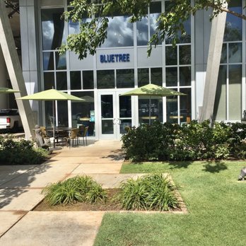 Bluetree Cafe - Kaka'ako - Storefront facing the Collection. - Coffee & Tea Near Me - Honolulu, Hawaii