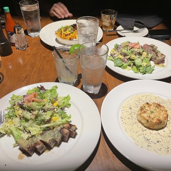 131 MAIN Restaurant - Ahi Tuna Salad, Crab Cakes, Fresh Squeezed Margarita - American Near Me - Cornelius, North Carolina