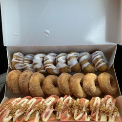 Frenchie's Doughnuts - 24 mini doughnuts. Vanilla glaze, sugar cinnamon and strawberry cheesecake