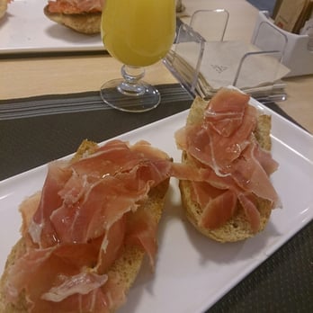 Espacio Gourmet - Tostadas de aceite de oliva y jamón - Cafeteria Near Me - València, V Espacio Gourmet - Tostadas de aceite de oliva y jamón - Cafeteria Near Me - València, V