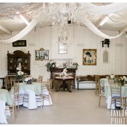 Alda's Magnolia Hill - White Magnolia Room