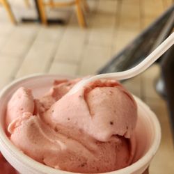 Michoacana Alhambra - Strawberry ice cream