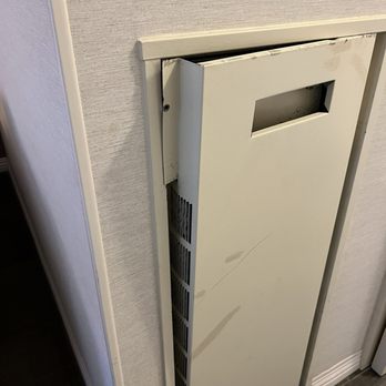 Hampton Inn Colchester - Metal piece sticking out - Hotels Near Me - Colchester, Vermont